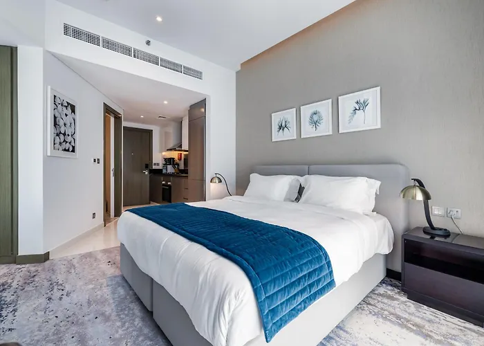 A Living Stylish Studio Apartment With Partial Burj & Canal View At Prive B 1417