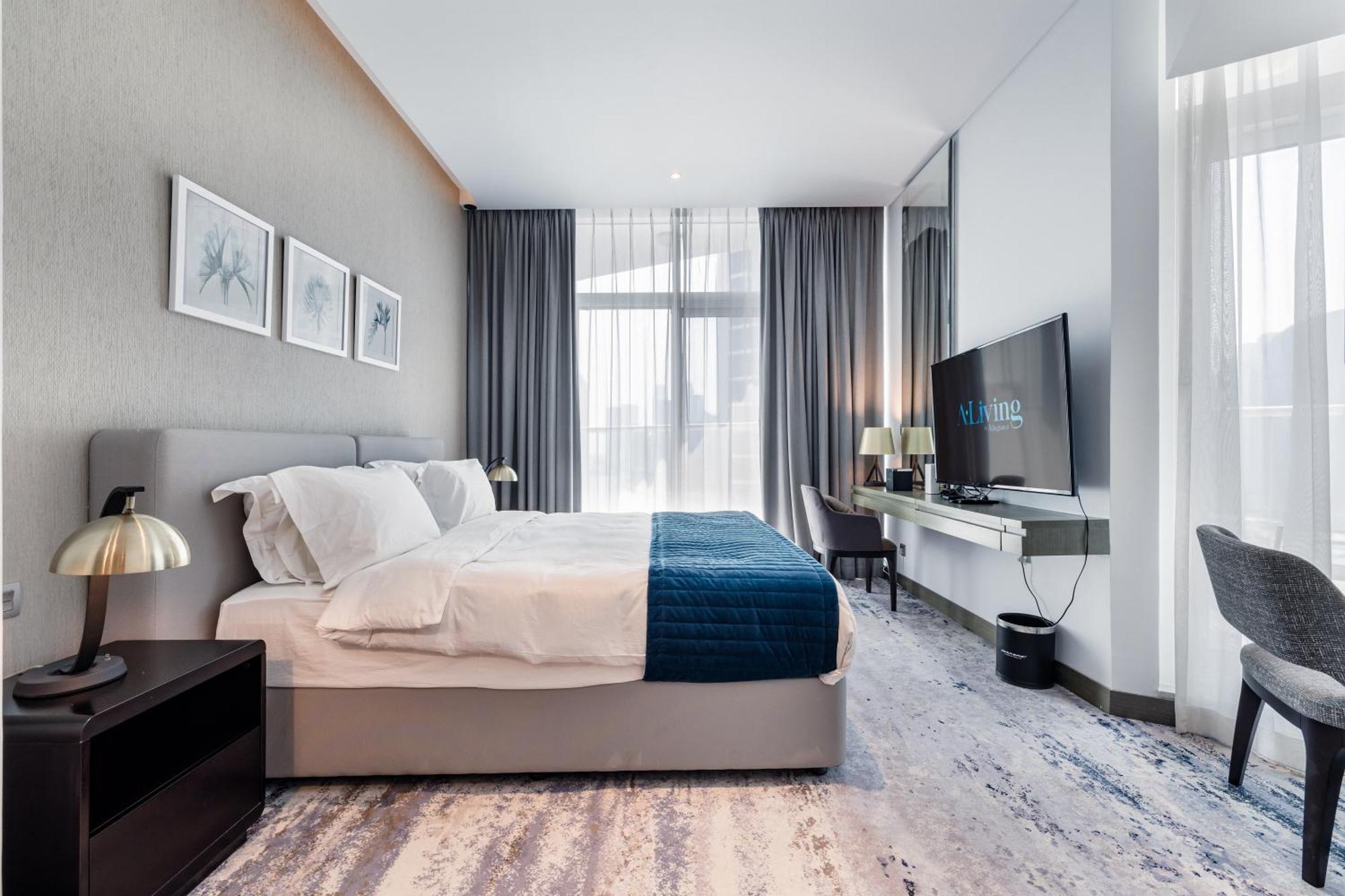 A Living Stylish With Partial Burj & Canal View At Prive B 1417 * Dubai