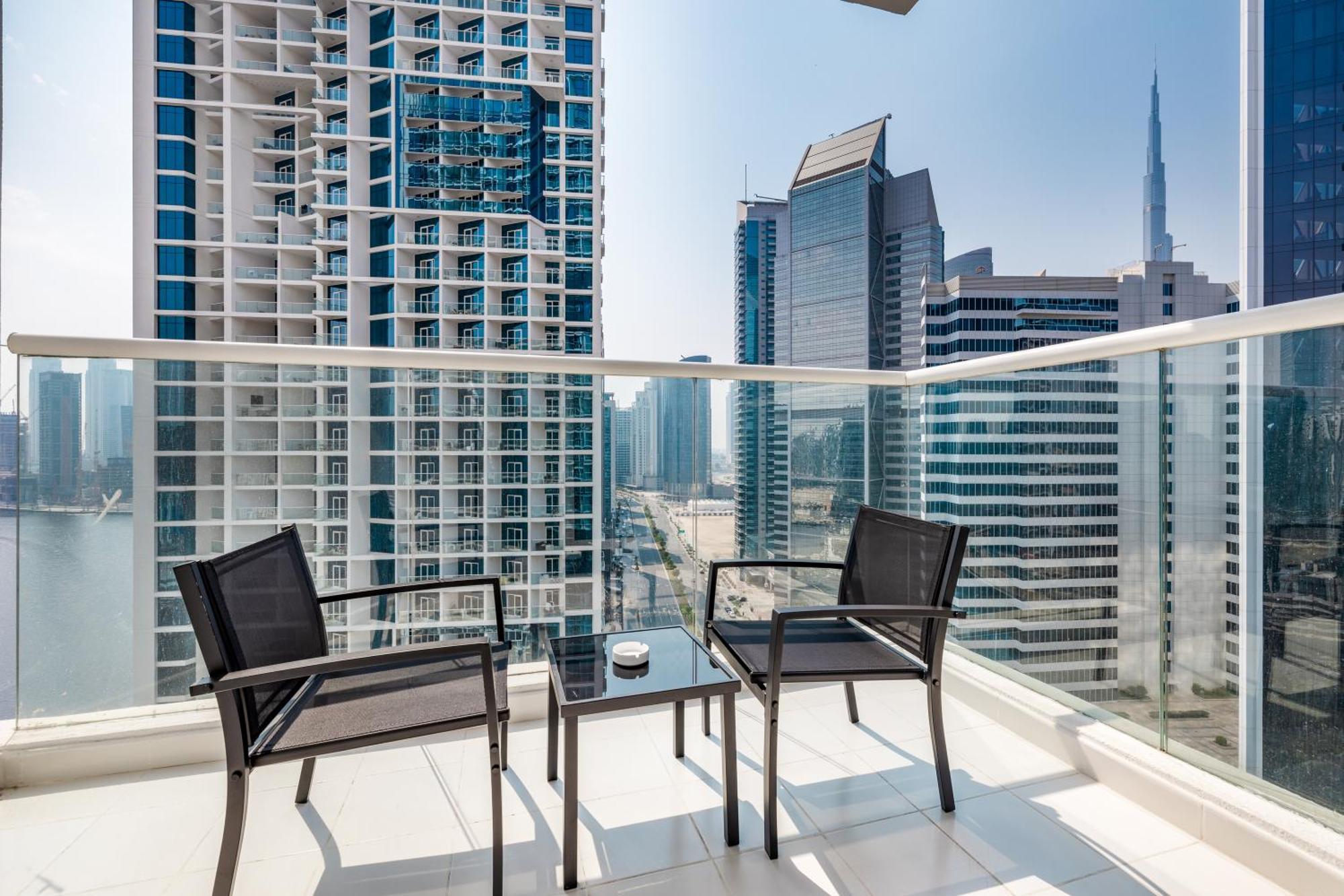 A Living Stylish With Partial Burj & Canal View At Prive B 1417 Apartment