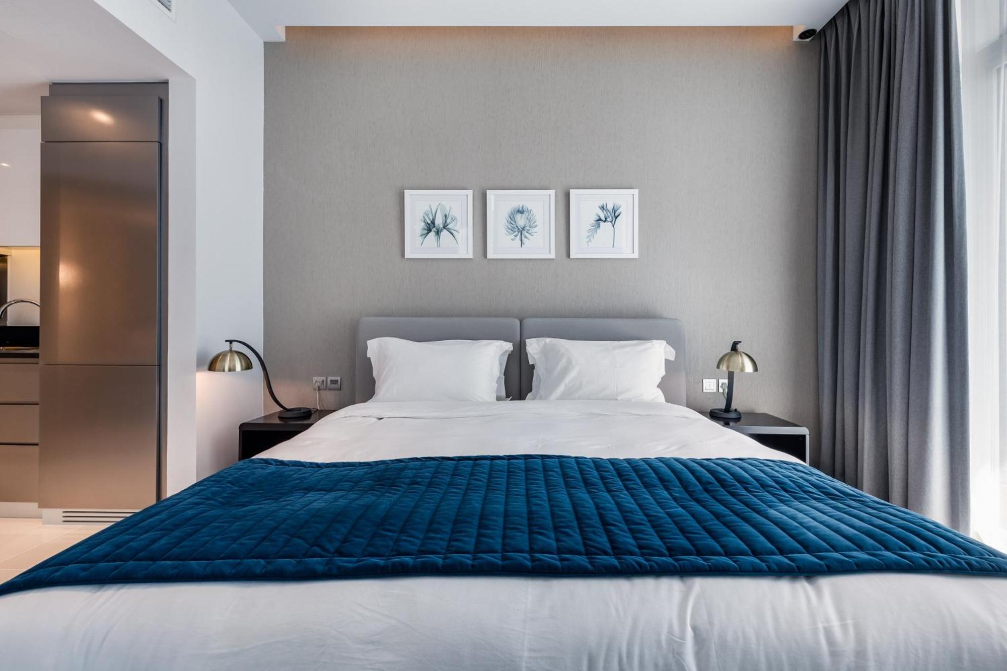 A Living Stylish With Partial Burj & Canal View At Prive B 1417 * Dubai