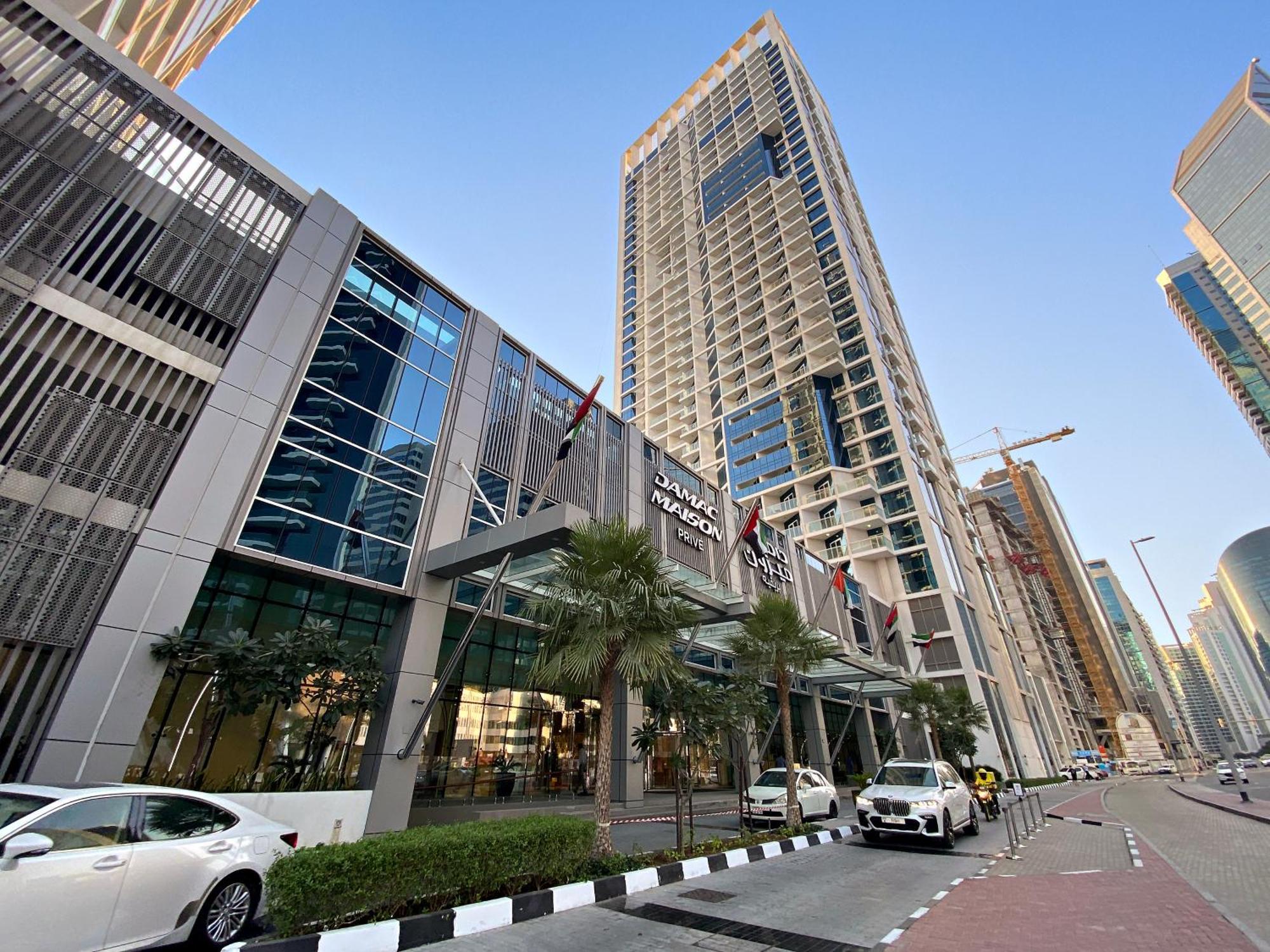 A Living Stylish With Partial Burj & Canal View At Prive B 1417 *